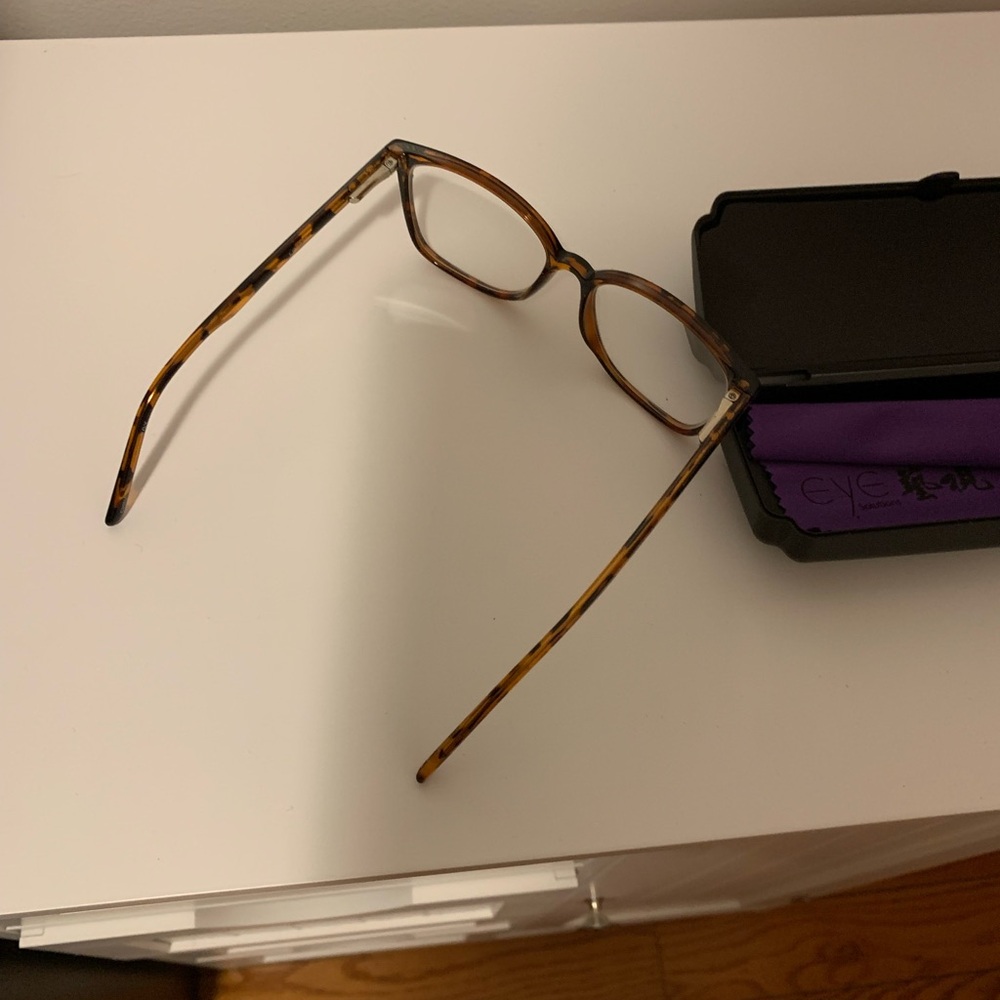 Optical glasses - Picture 3 of 5